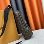 Louis Vuitton Avenue Slingbag Monogram Brown 31Cm M45897 - Image 4