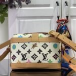 Super Vip 1:1 – Louis Vuitton Envelope Wearable Wallet Monogram Craggy Vanilla 19Cm M83346 - Image 4