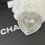 Chanel CC Heart Brooch Silver With Pearl Heart - Image 4