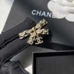 Chanel CC Bowtie Brooch Gold - Image 3