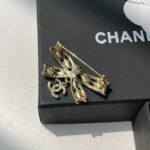 Chanel CC Bowtie Brooch Gold - Image 4