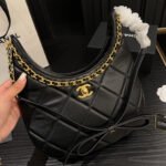 Chanel Hobo Handbag Shiny And Gold Tone Black 27Cm AS5419 B19643 94305 - Image 5