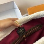 Louis Vuitton Teddy Monogram Shearling Neverfull Mm Black 33cm - Image 7